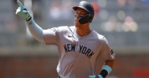 En la foto, Aaron Judge tras pegar jonrón ante Atlanta