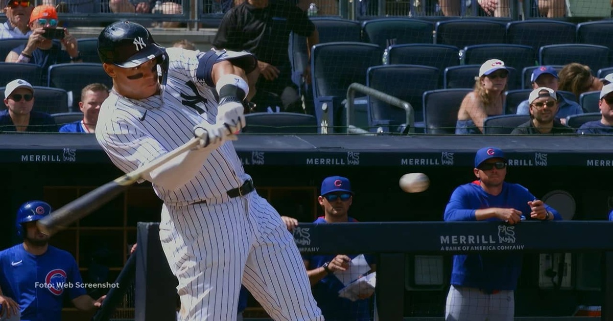 En la foto, Aaron Judge batea el jonrón 350 de su carrera