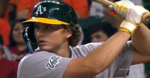 En la foto, Nick Kurtz en la noche de los cuatro jonrones