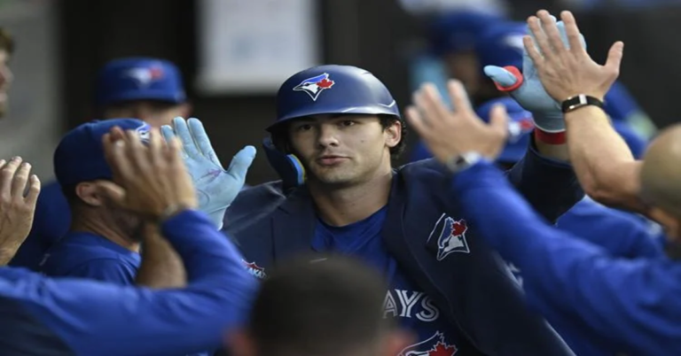 En la foto, Loperfido celebra un jonrón ante los White Sox