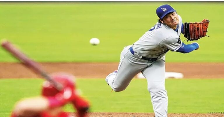 En la foto Shoihei Ohtani lanzando