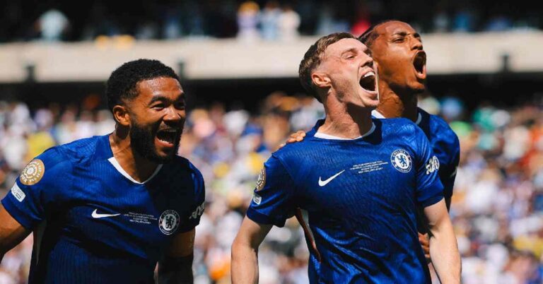 En la foto, El Chelsea celebra un gol de Cole Palmer