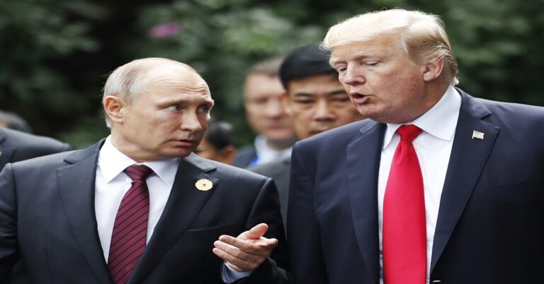 En la foto, Trump y Putin
