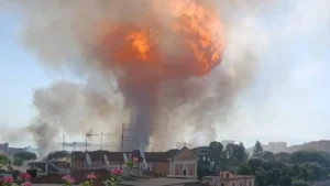 En la foto, explosión de una gasolinera en Roma