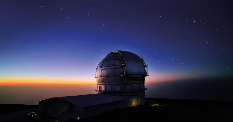 En la foto, telescopio en Islas Canarias