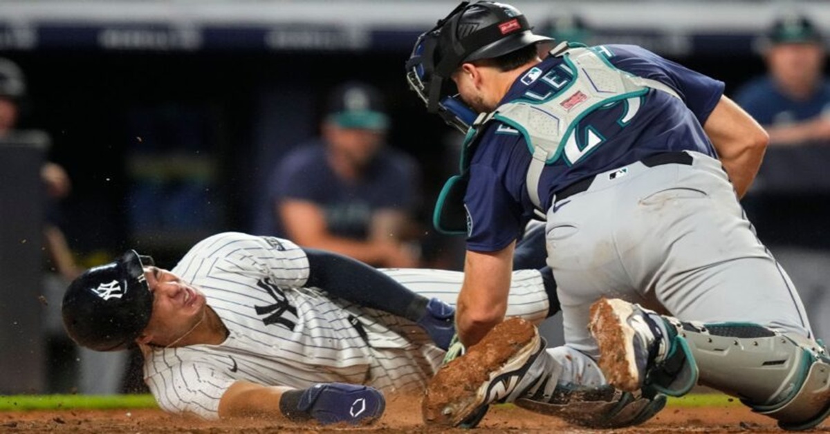 En la foto, Anthony Volpe anota la carrera del gane para Yankees