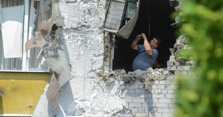 En la foto, daños ocasionados por drones en Voronezh