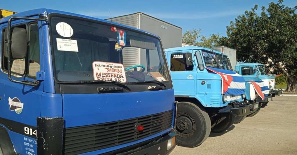 La dictadura convierte la merienda escolar en propaganda