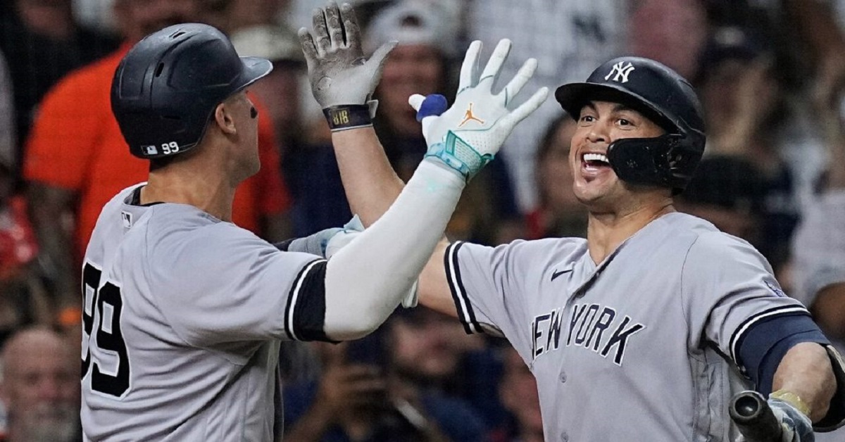 En la foto, Judge y Stanton se saludan