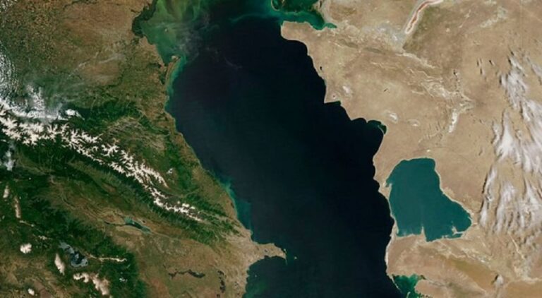En al foto, el Mar Caspio, fotografiado desde la Estación Espacial Internacional