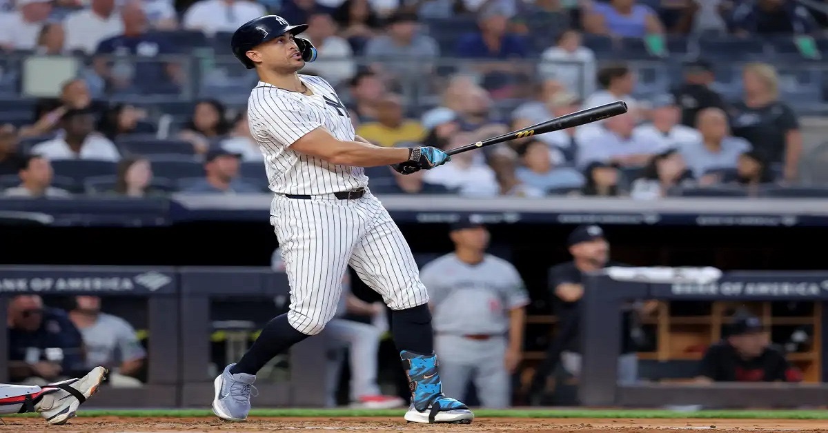 En la foto, Giancarlo Stanton pega Jonrón ante Twins