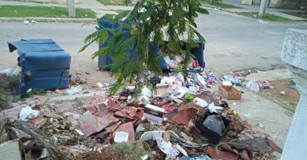 En la foto, Basurero en Prensa Latina