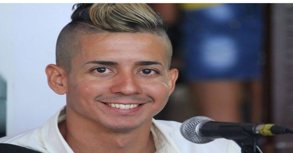 En la foto, el periodista oficialista Enrique Pérez Fumero