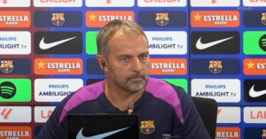 En la foto, Hansi Flick en rueda de prensa