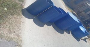 En la foto, tanques bloquean calles en isabela de Sagua