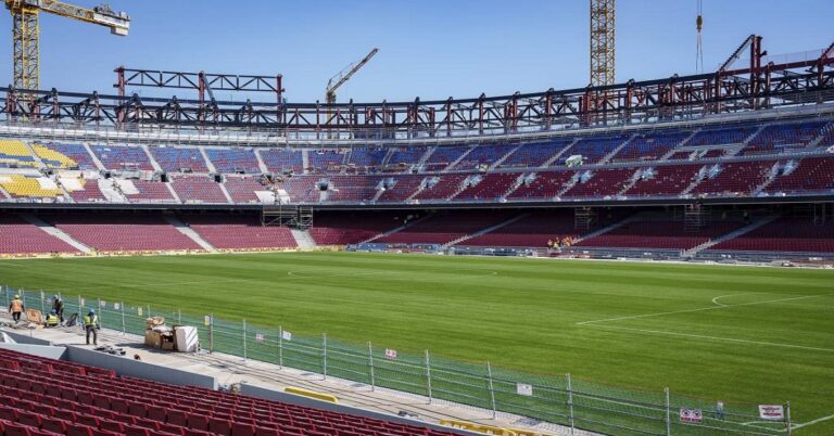 En la foto, el Camp Nou en obras