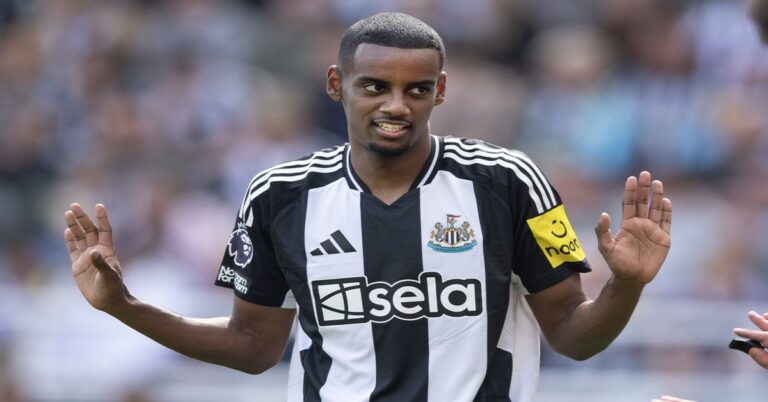 En la foto, el delantero sueco Alexander Isak