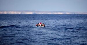 En la foto, el naufragio frente a la isla de Lampedusa