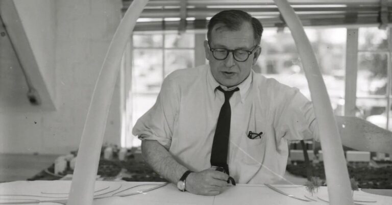 En la foto, Eero Saarinen