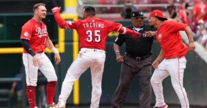 En la foto, los Reds celebran