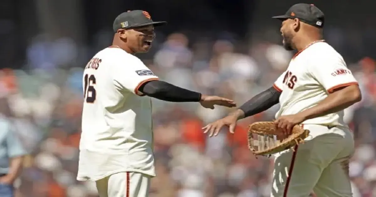 Padres caen ante Giants y suman cuatro derrotas en línea 1 En la foto, Giants festeja triunfo ante Padres