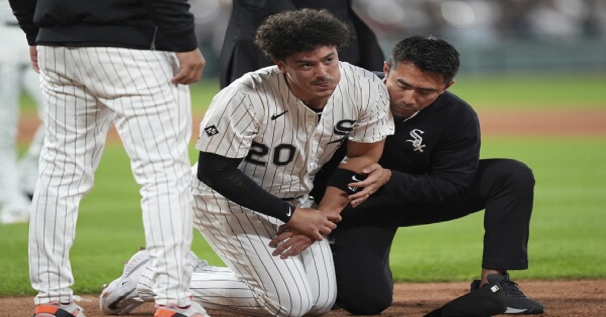 En la foto, Miguel Vargas se lesiona de la muñeca izquierda ante Yankees