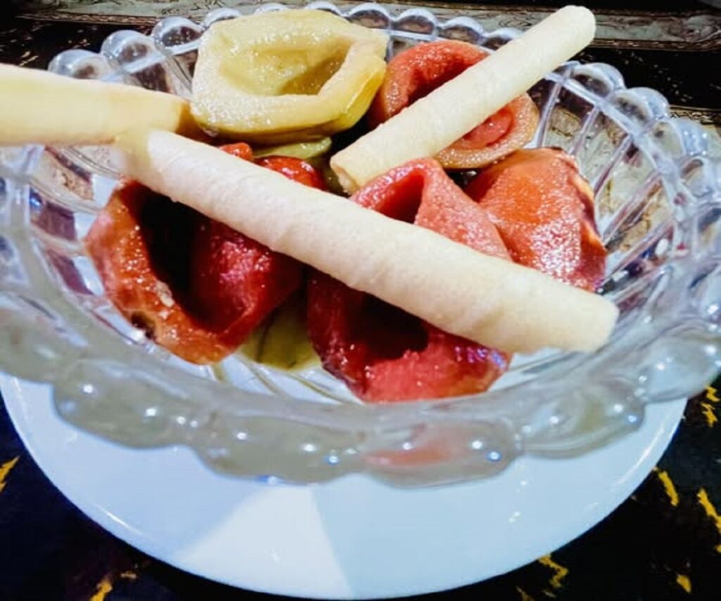 En la foto, cascos de guayaba