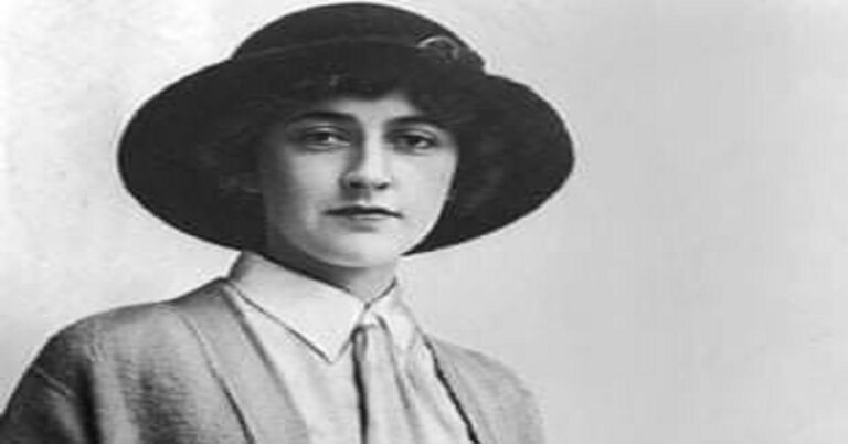 En la foto, Aghata Christie