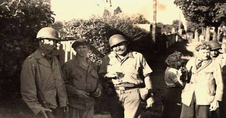 En la foto, Hemingway en el Hotel Ritz