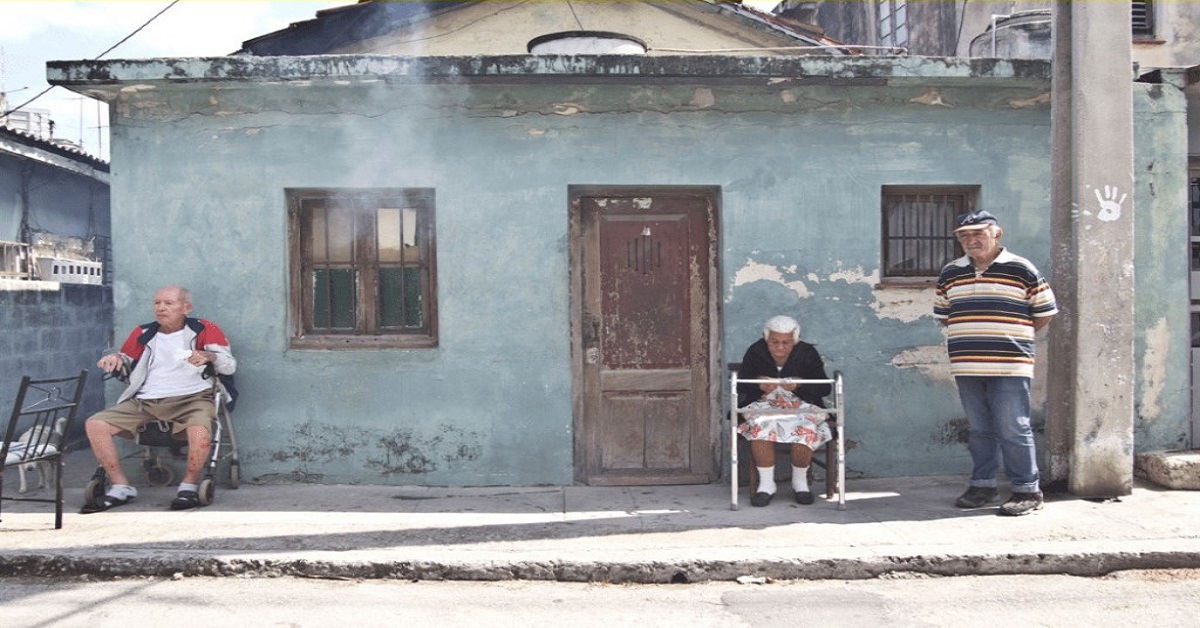 En la foto, ancianos en Cuba