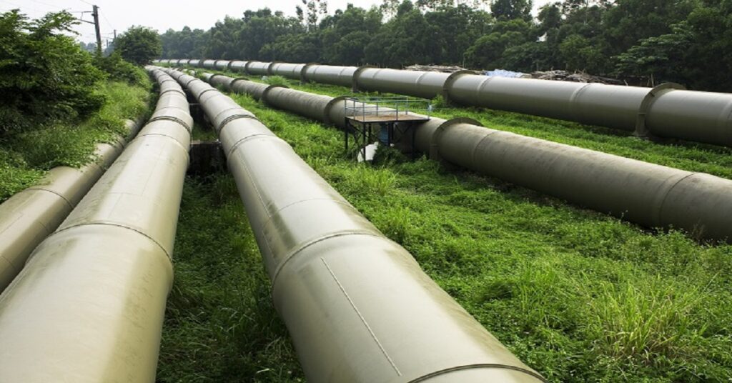 En la foto, una parte del oleoducto Druzhba