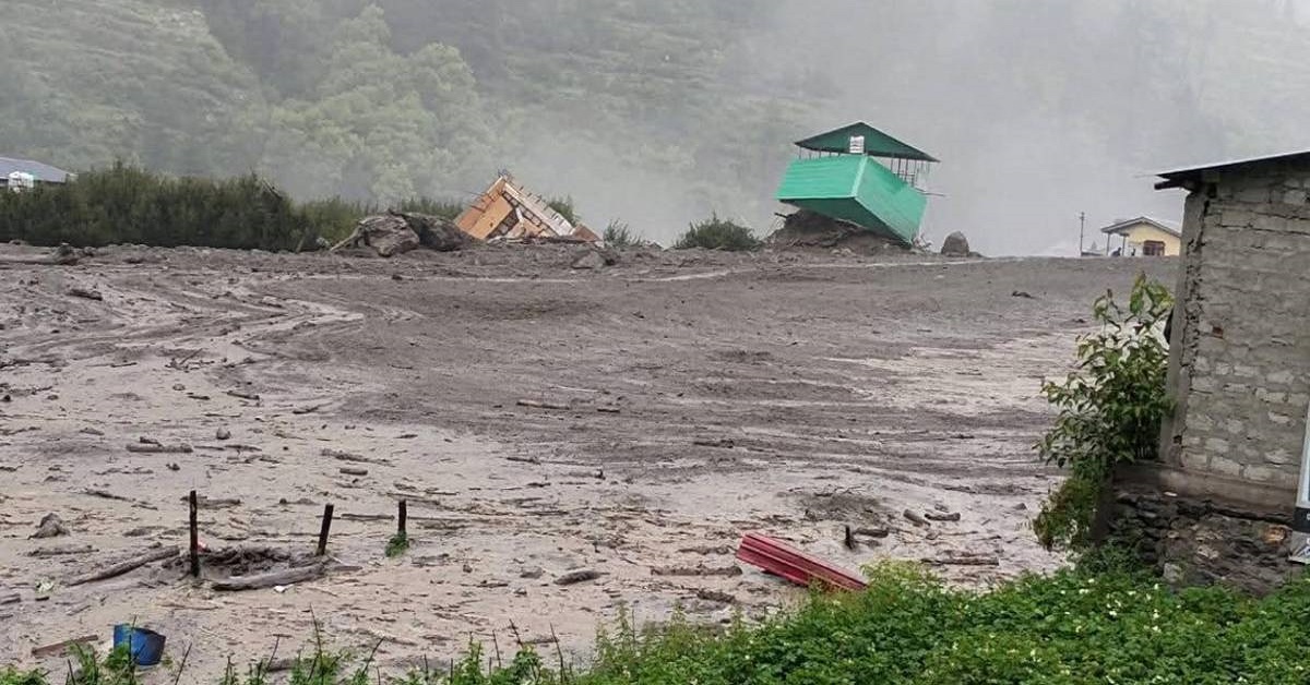 En la foto, la avalancha en el Himalaya indio