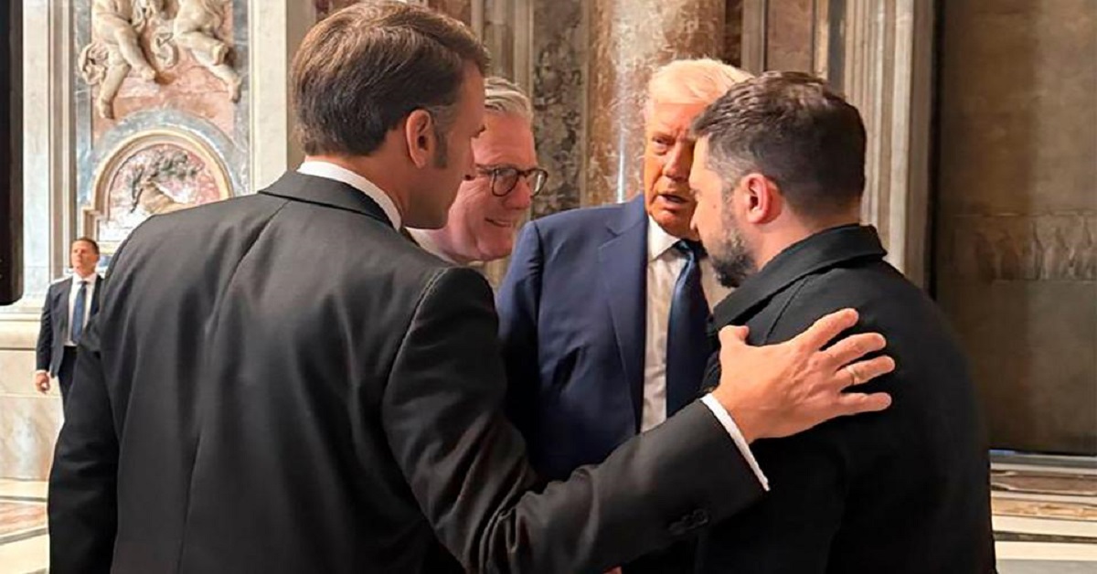 En la foto, Trump, Zelenski, Macron y Starmer