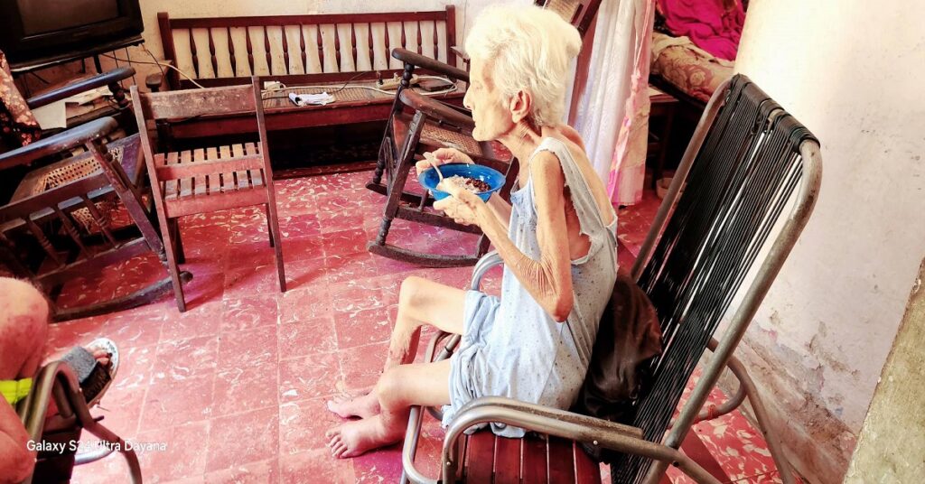 En la foto, la anciana matancera