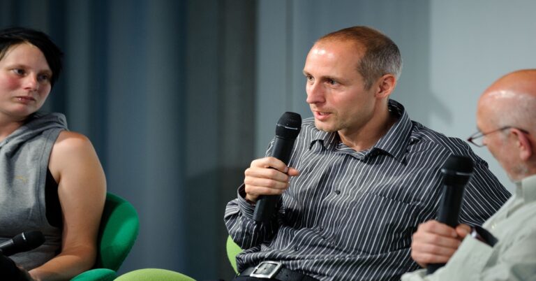 En la foto, el exfutbolista Marcus Urban