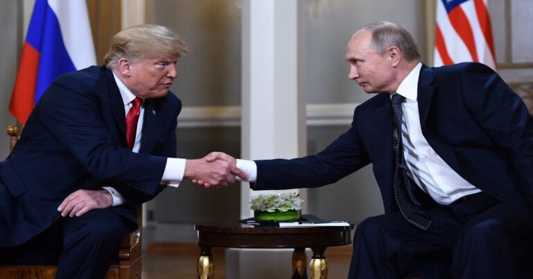 En la foto, Trump y Putin