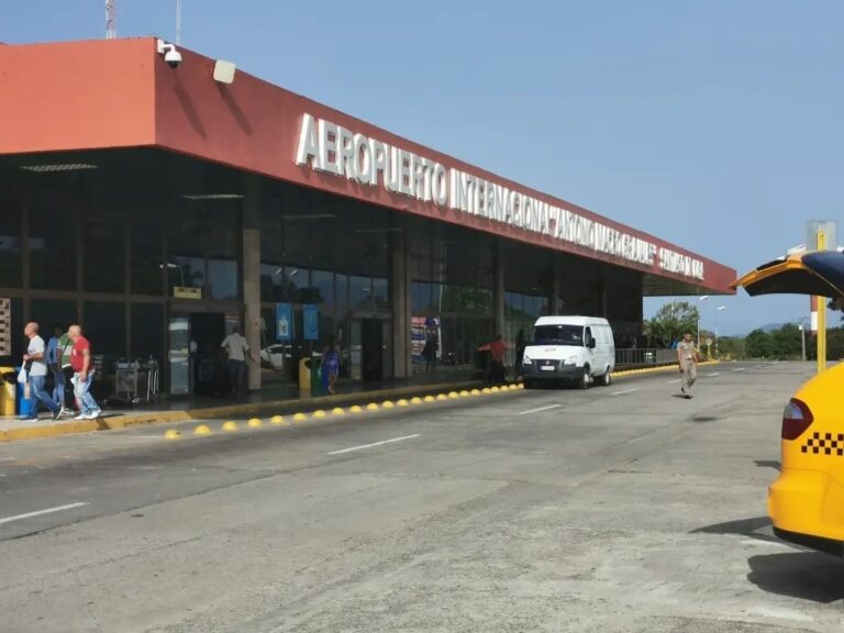 En la foto, el aeropuerto Antonio Maceo, de Santiago de Cuba