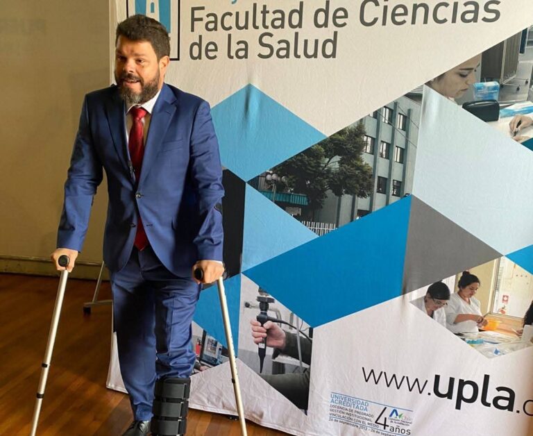 En la foto, el nieto de Fidel Castro en Chile