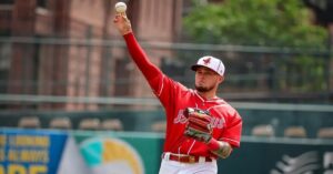 En la foto, César prieto antes de subir a Grandes Ligas