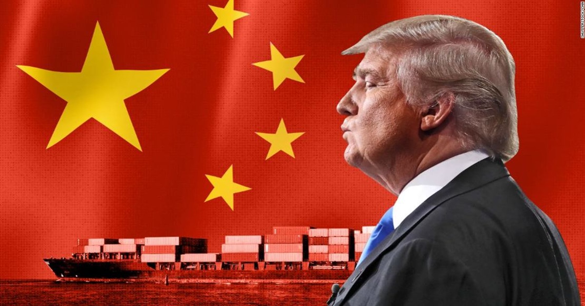 En la foto, un montaje con la imagen de Trump y la bandera china