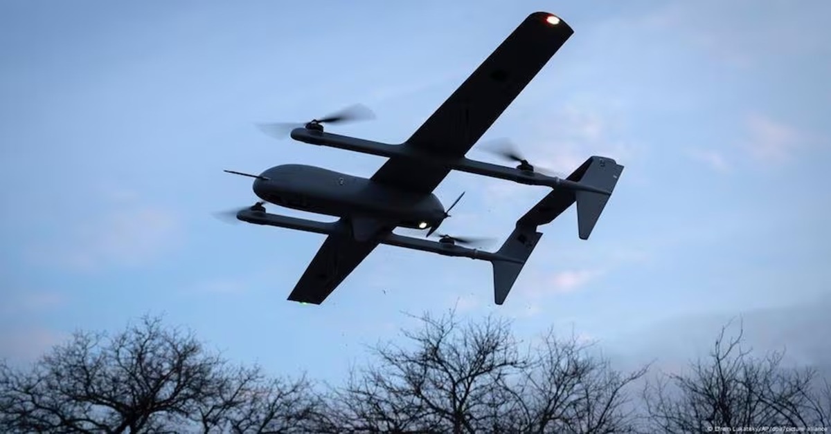 En la foto, un dron de ala fija
