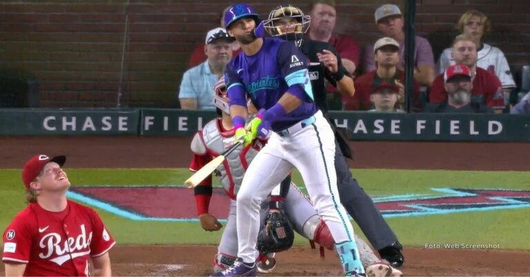 En la foto, Gurriel Jr. tras pegar jonrón ante los Reds