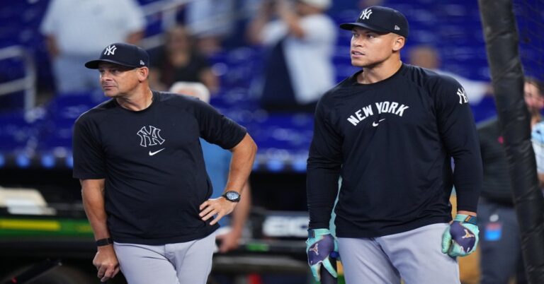 En la foto, Aaron Boone y Aaron Judge
