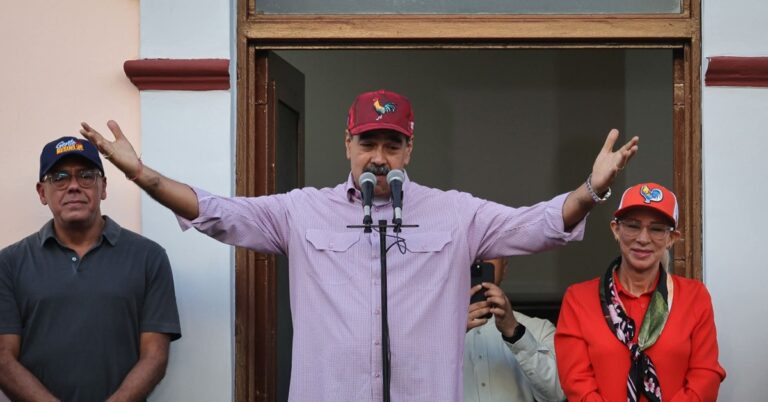 En la foto, al centro, Nicolás maduro