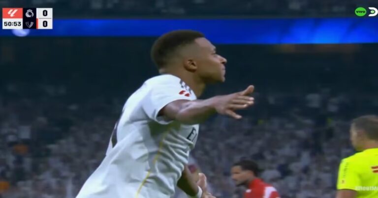 En la foto, Mbappé tras marca el penal a Osasuna