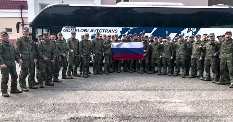 En la foto, prisioneros rusos
