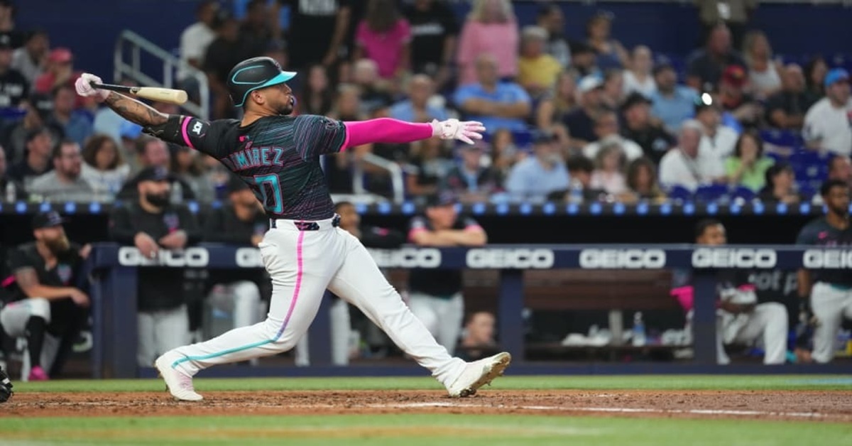 En la foto, Agustín Ramírez batea jonrón ante los Yankees