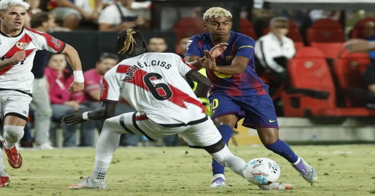 Momento del partido entre el Rayo Barcelona