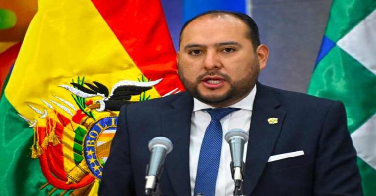 En la foto, el ministro de Gobierno de Bolivia, Roberto Ríos