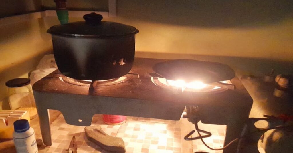 Cenicienta al menos tenía carbón y leña 7 En la foto, un fogón de petróleo